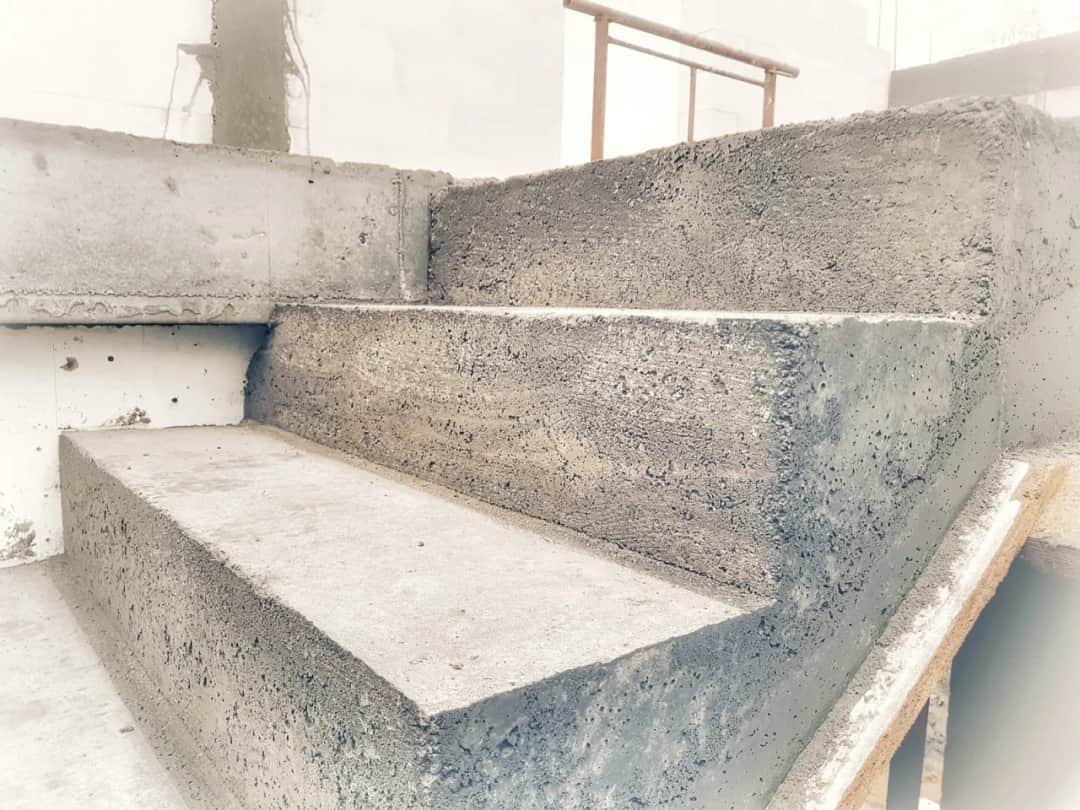 Jak zrobić schody betonowe szalunek – uniknij najczęstszych błędów