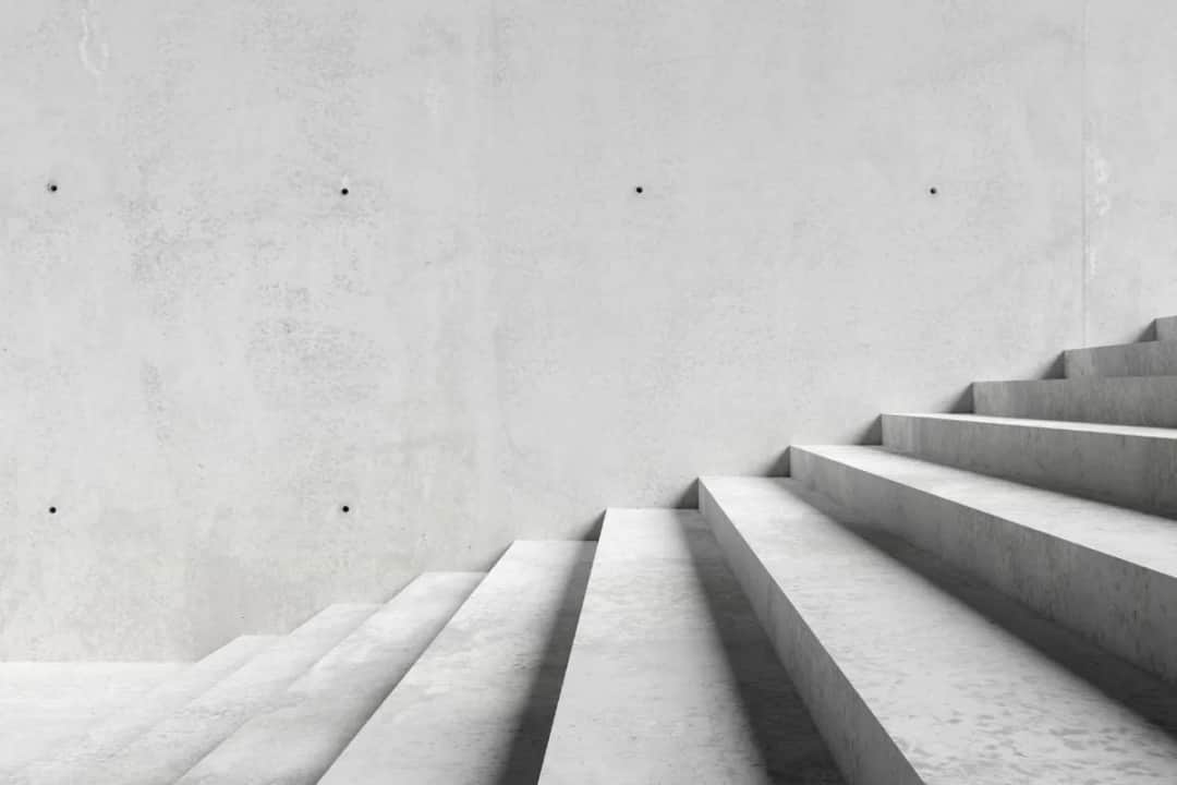 Jak skutecznie odnowić stare schody i uniknąć kosztownych błędów