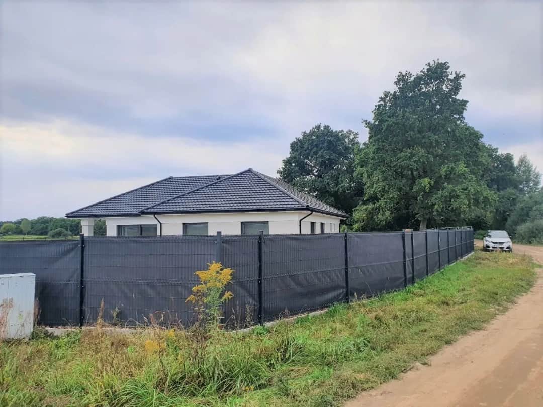 Jak zamaskować betonowy płot - skuteczne sposoby na poprawę estetyki