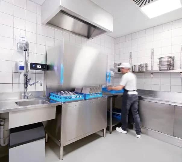 Ile zlewów w kuchni gastronomicznej? Odpowiedzi, które zaskakują