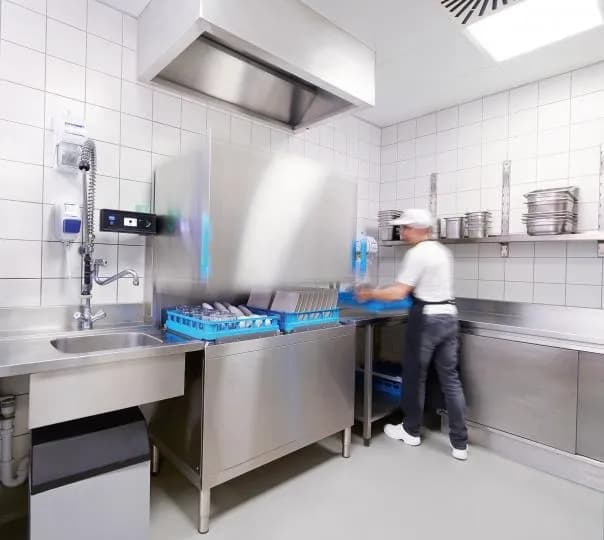 Ile zlewów w kuchni gastronomicznej? Odpowiedzi, które zaskakują