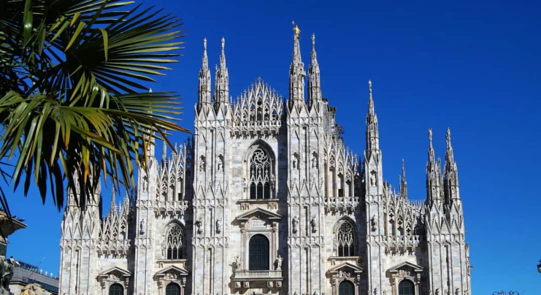 Ile schodów ma katedra w Mediolanie? Zaskakująca liczba kroków na dach