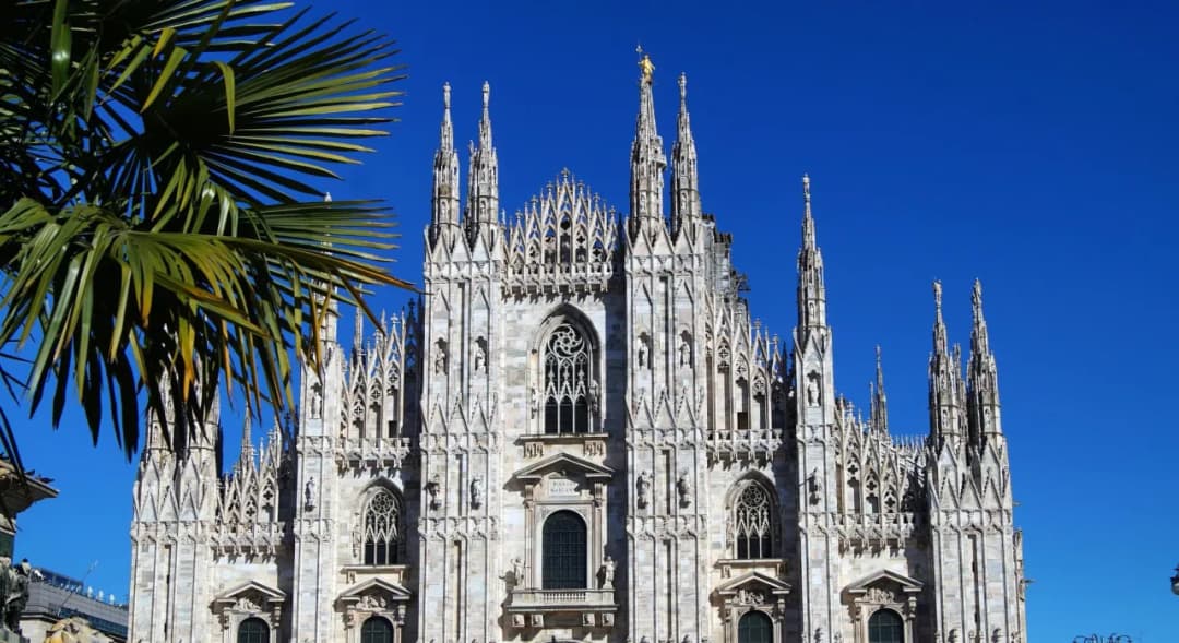 Ile schodów ma katedra w Mediolanie? Zaskakująca liczba kroków na dach