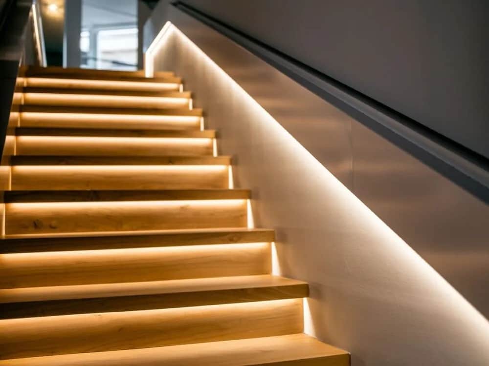 Oświetlenie schodów na jakiej wysokości? Kluczowe wskazówki dla bezpieczeństwa