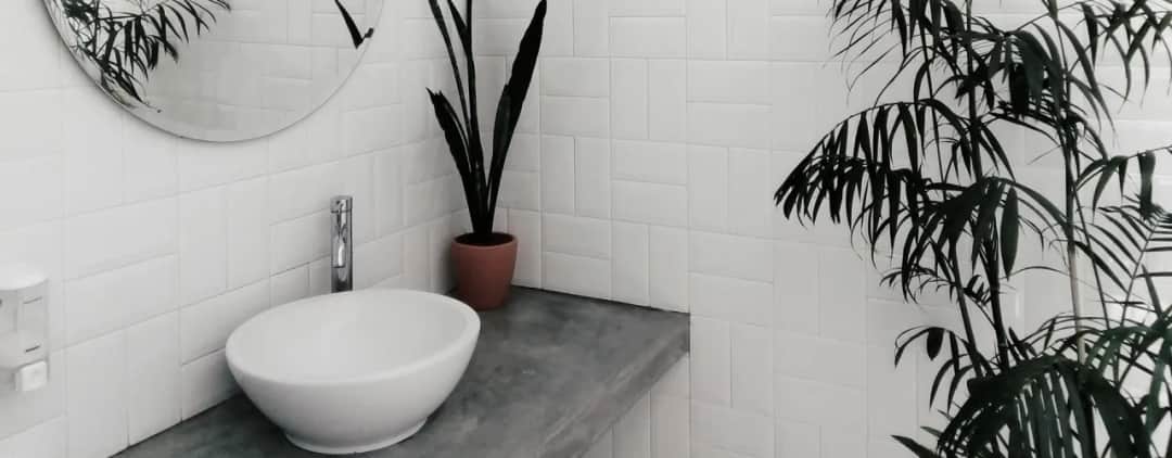 Czym pomalować kafelki ścienne, by uzyskać trwały efekt?