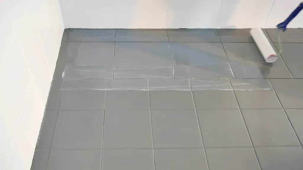 Jak odnowić kafelki na podłodze i uniknąć kosztownych błędów