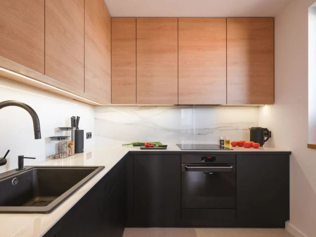 Jak połączyć blaty kuchenne bez problemów - sprawdzone metody i porady