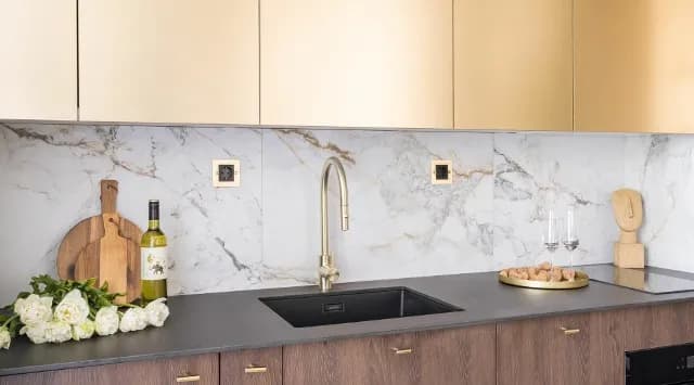 Czy można kłaść kafelki na kafelki? Oto co musisz wiedzieć