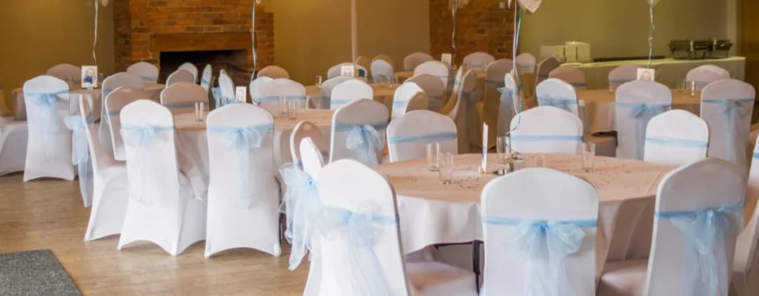 Jak zrobić pokrowiec na krzesło bez szycia? Proste i tanie metody